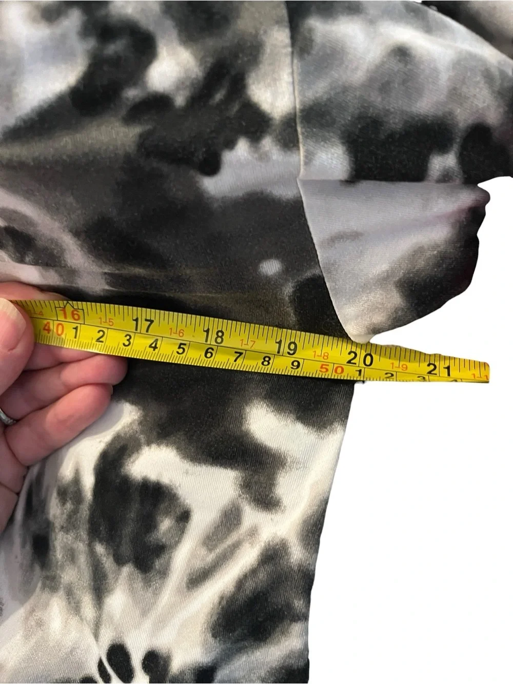 BETSEY JOHNSON Women's Black/White Tie-Dye Hooded Pullover Sleepshirt SZ M
